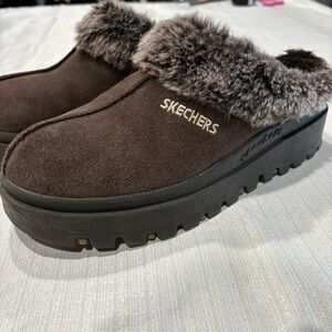 Sketchers Shindig Fortress clogs faux fur lined suede platform size womens 9.5